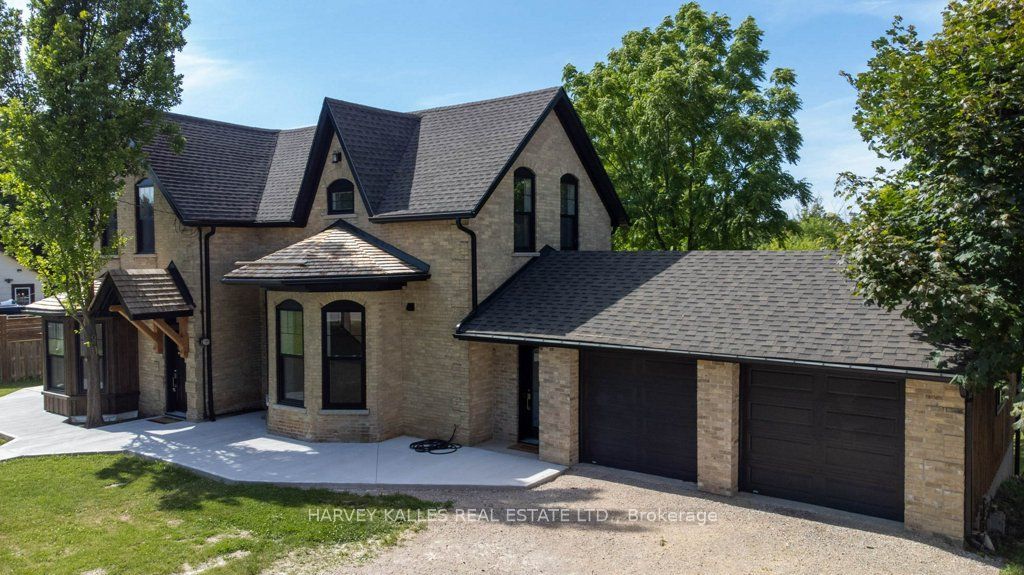 16 Hillcrest Street W