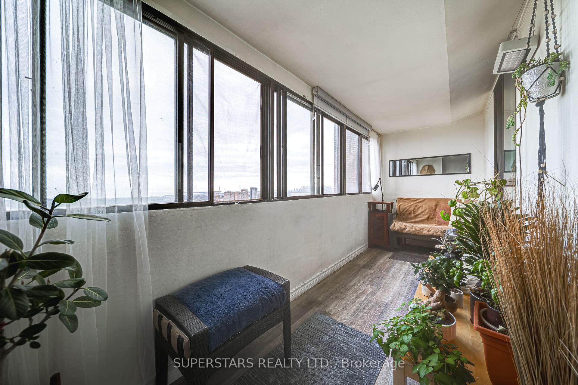 2 Bedrooms Condo at 3 Massey, Toronto For sale
