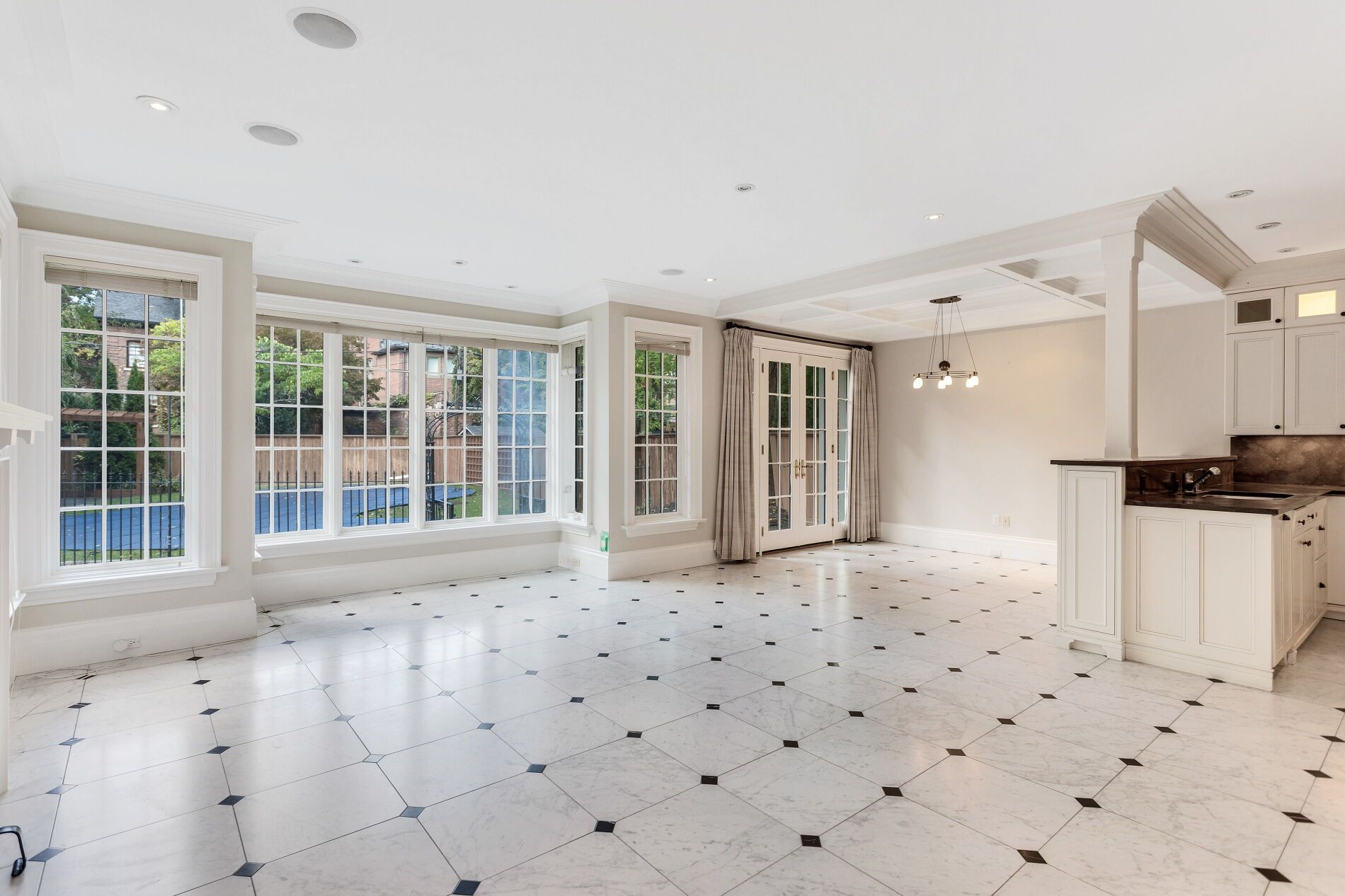 8 Binscarth Road