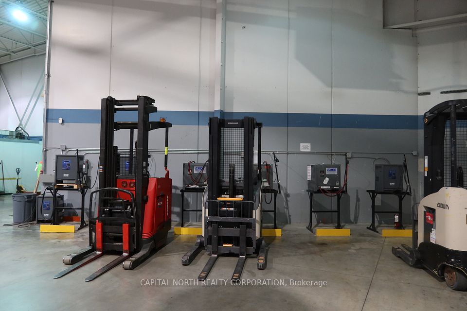 https://trreb-image.ampre.ca/WDqQ7DG9sFBLPeImrp53YJ60Lgk9d96X3QmGurzz2jc/rs:fit:960:960/wm:.5:so:0:50:.4/wmsh:10/wmt:PHNwYW4gZm9yZWdyb3VuZD0nd2hpdGUnIGZvbnQ9JzY4Jz5DQVBJVEFMIE5PUlRIIFJFQUxUWSBDT1JQT1JBVElPTiwgQnJva2VyYWdlPC9zcGFuPg/L3RycmViL2xpc3RpbmdzLzQwLzcyLzU4LzgwL3AvMDhmNjZlYjMtMTYzYS00YWZmLWI1ZjgtZjNhNTU5YjhhNjI4LkpQRw.jpg