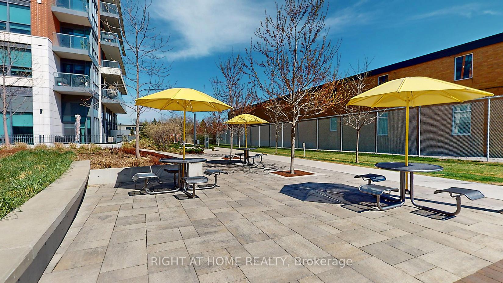 1 Bedroom Condo at 31 Tippet,  Toronto For sale