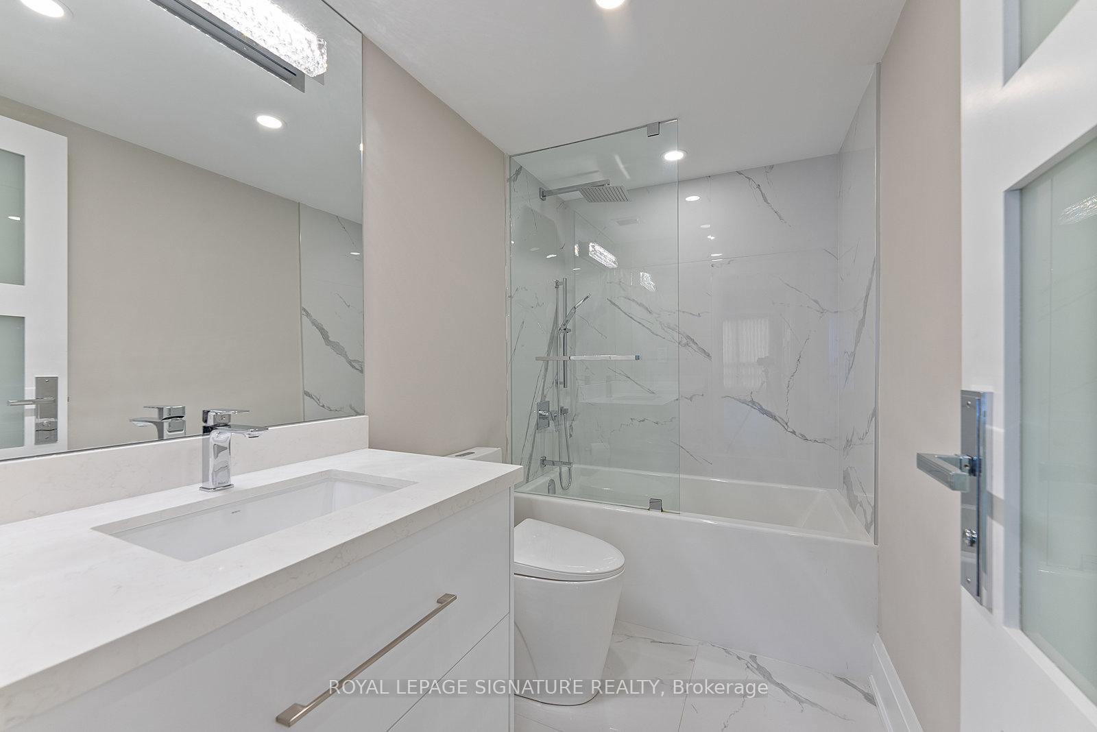 2 Bedrooms Condo at 77 Carlton,  Toronto For sale