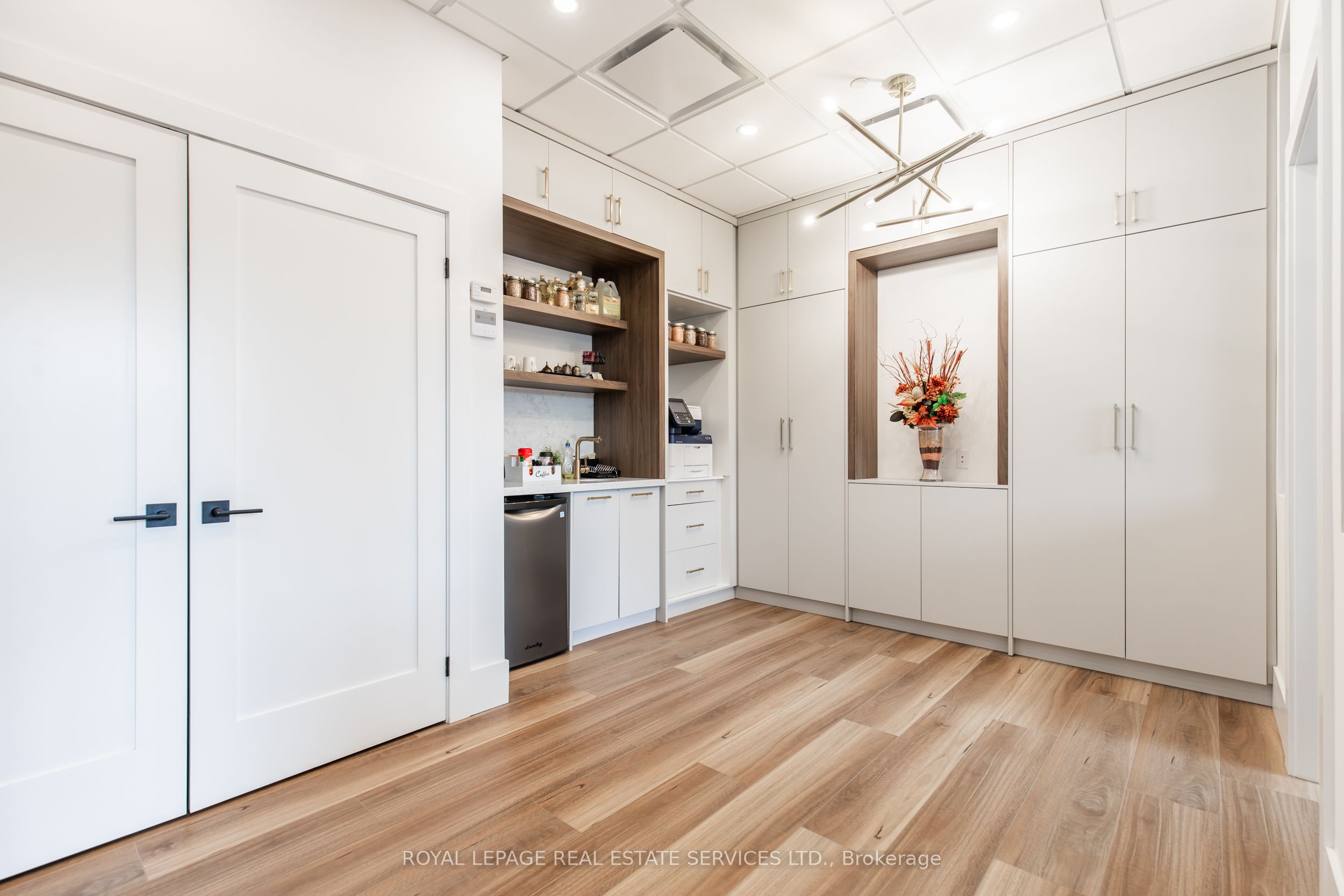 1670 North Service Road, #215