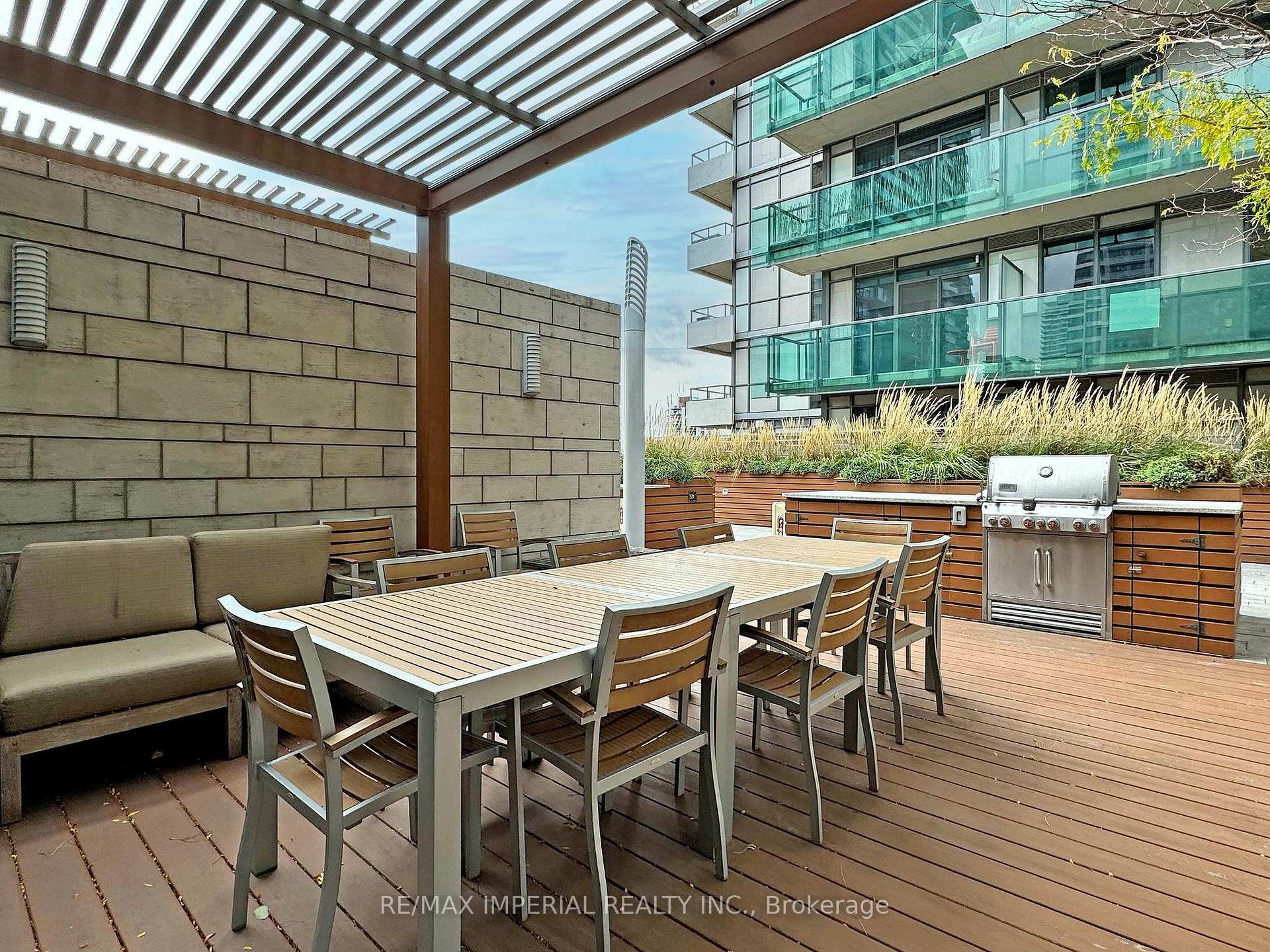 2 Bedrooms Condo at 25 Broadway, Toronto For sale