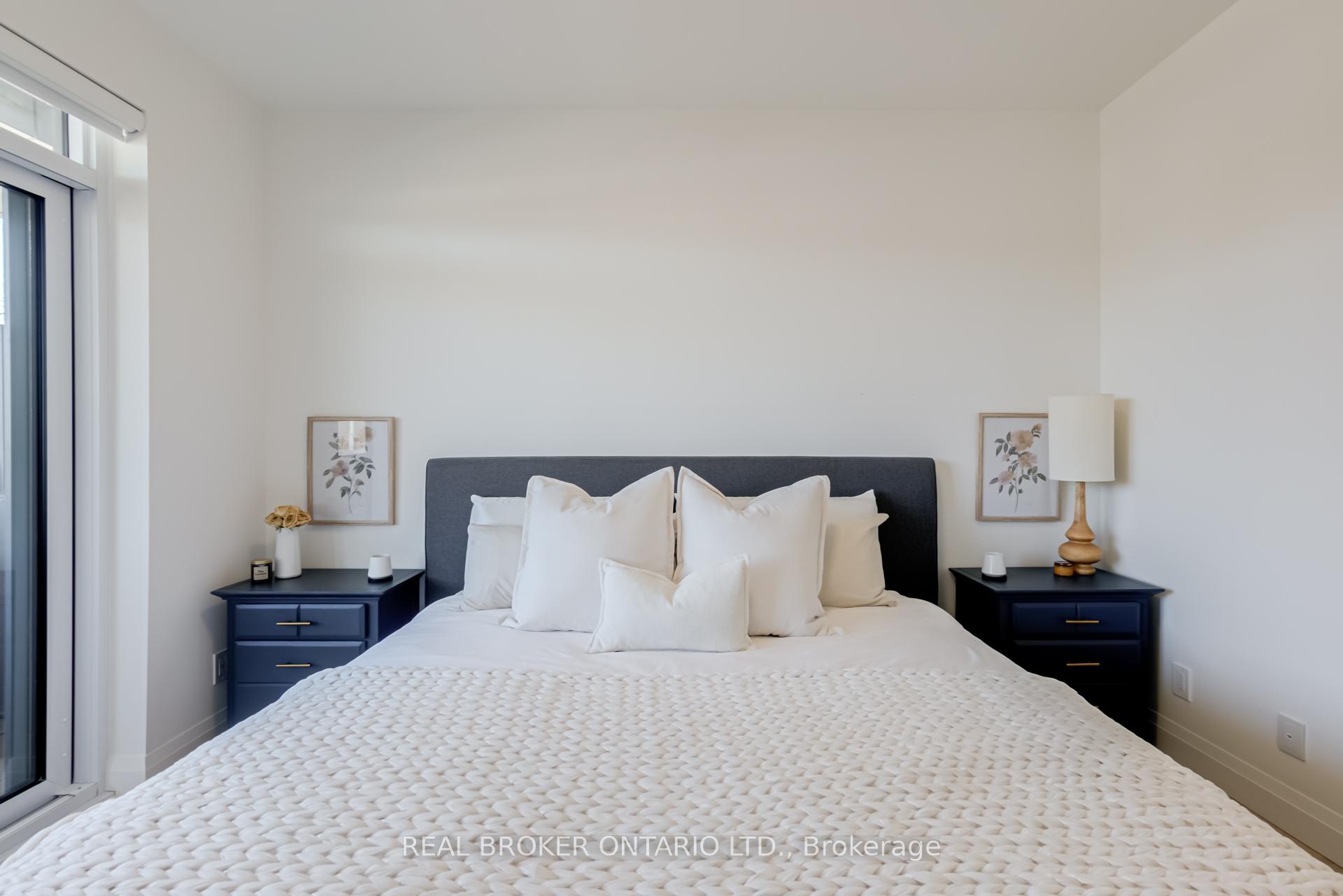 2 Bedrooms Condo at 500 Brock,  Burlington For sale