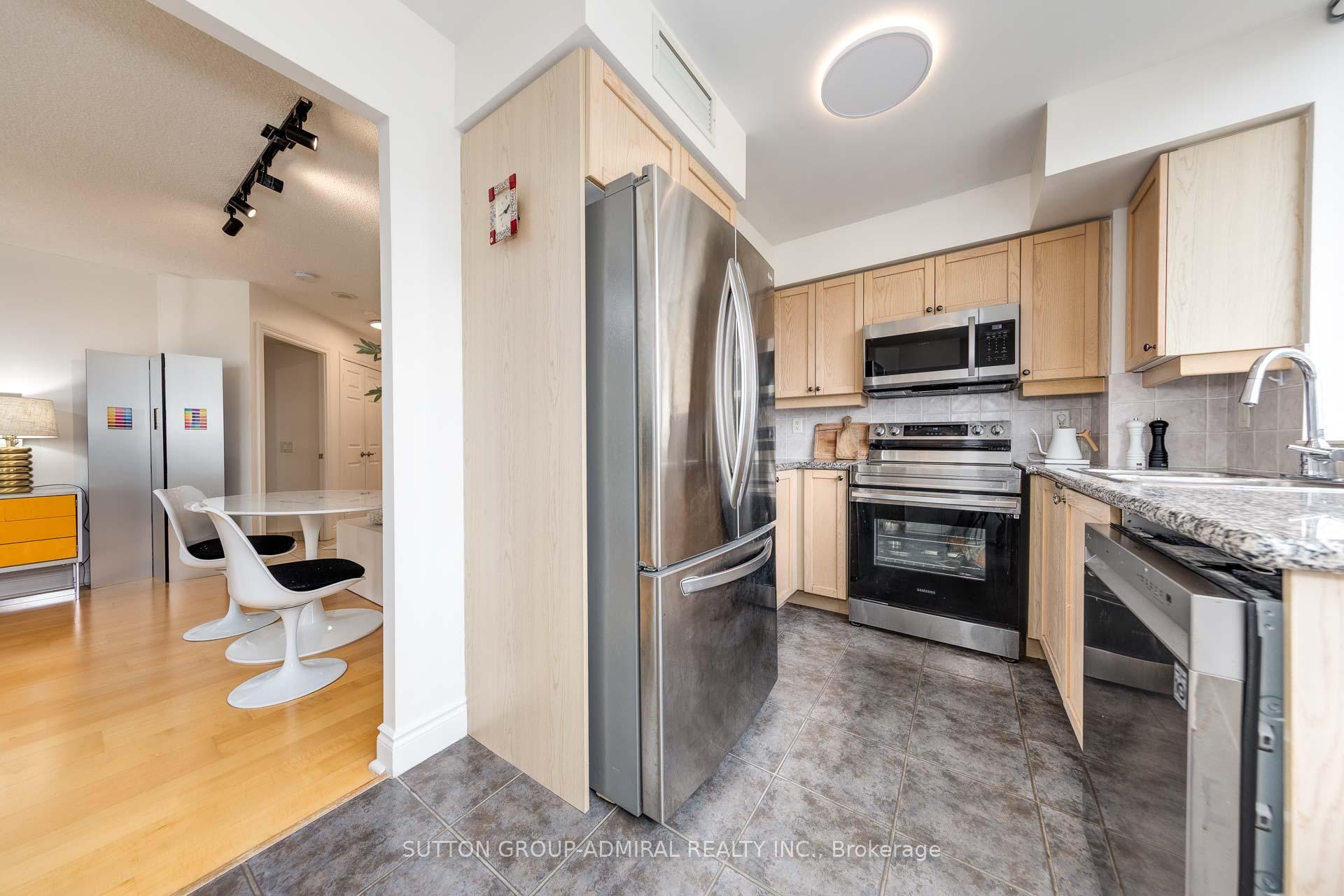 2 Bedrooms Condo at 78 Harrison Garden, Toronto For sale