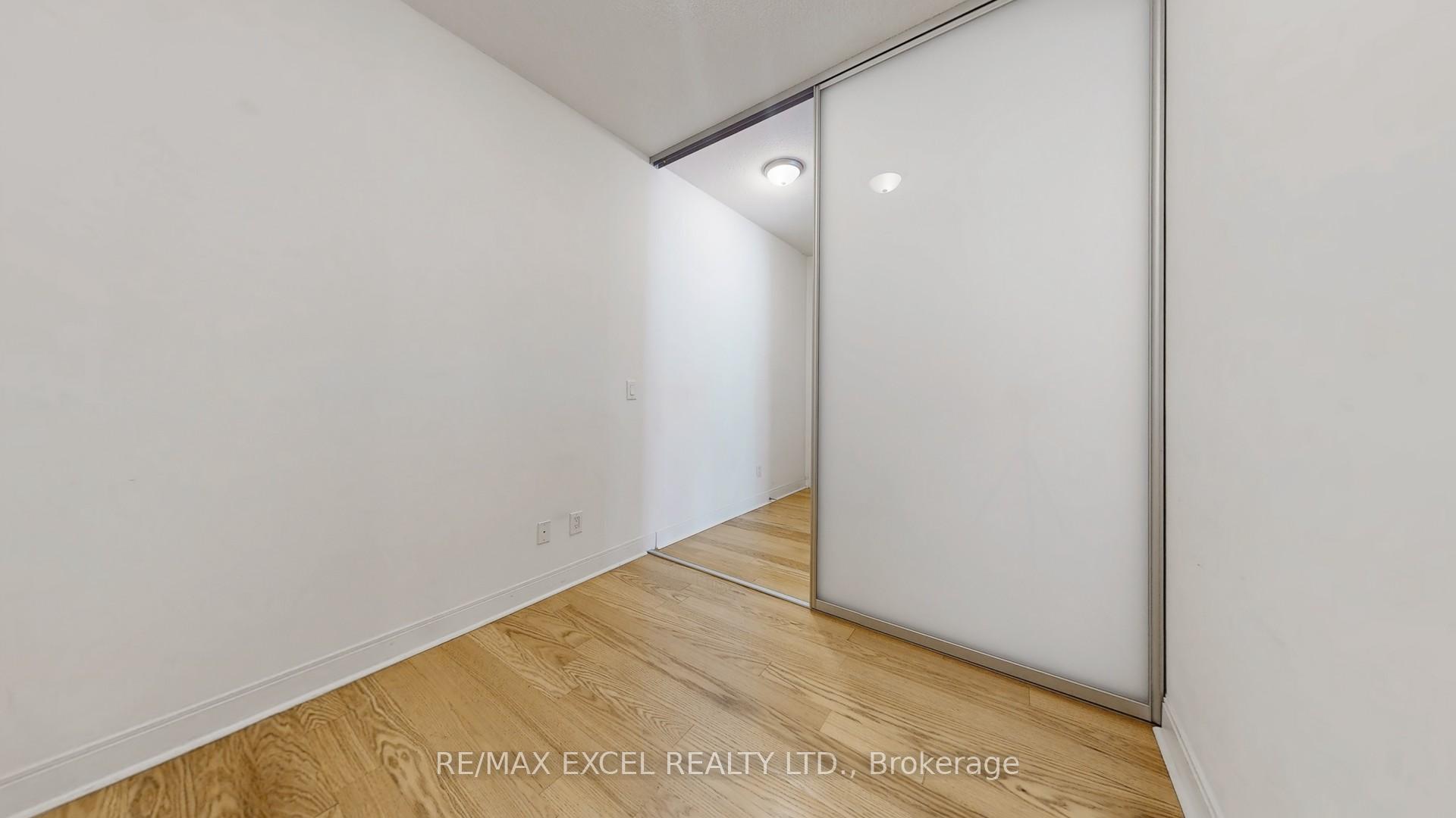 2 Bedrooms Condo at 1 Scott, Toronto For sale