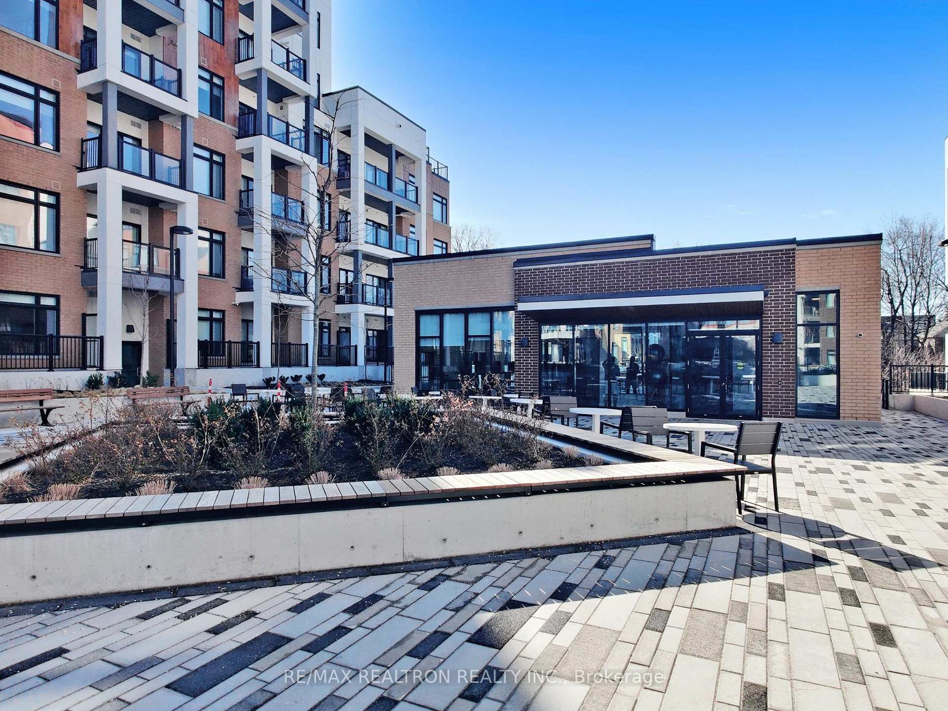 2 Bedrooms Condo at 160 Canon Jackson, Toronto For sale
