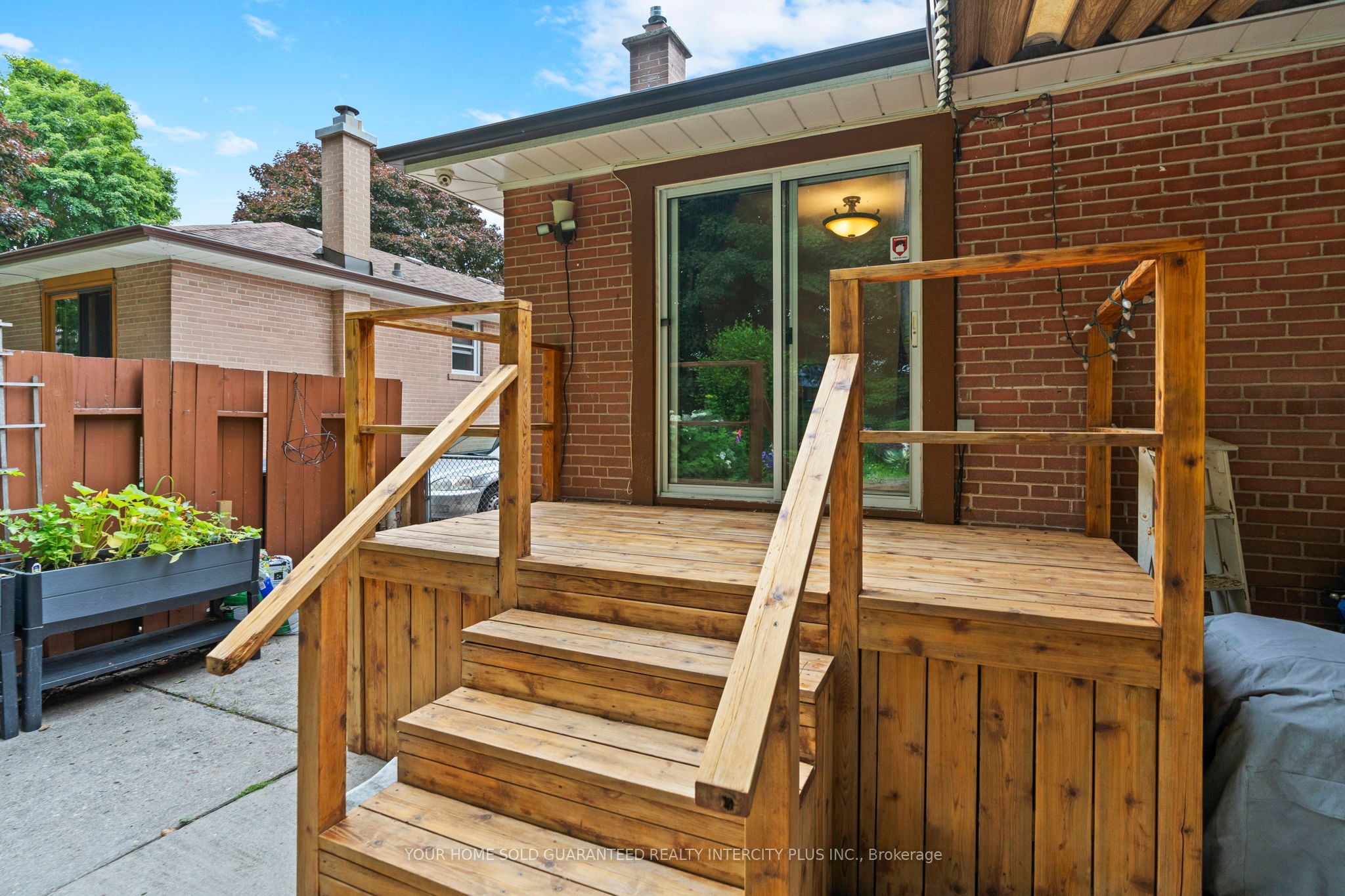 8 Neapolitan Drive
