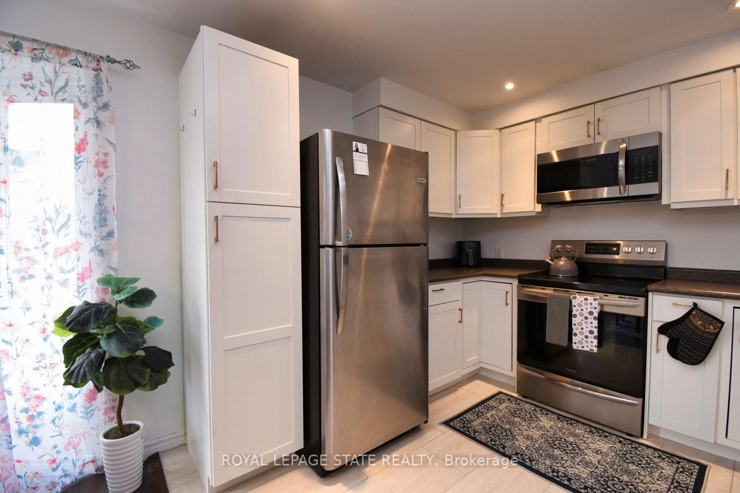 3 Bedrooms Condo at 1255 Upper Gage,  Hamilton For sale
