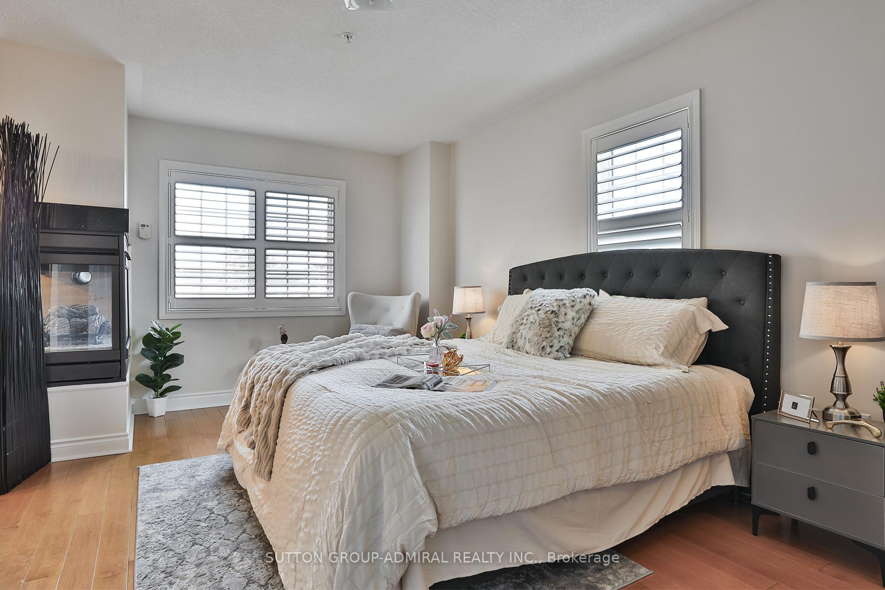 3 Bedrooms Condo at 8 Brighton, Vaughan For sale