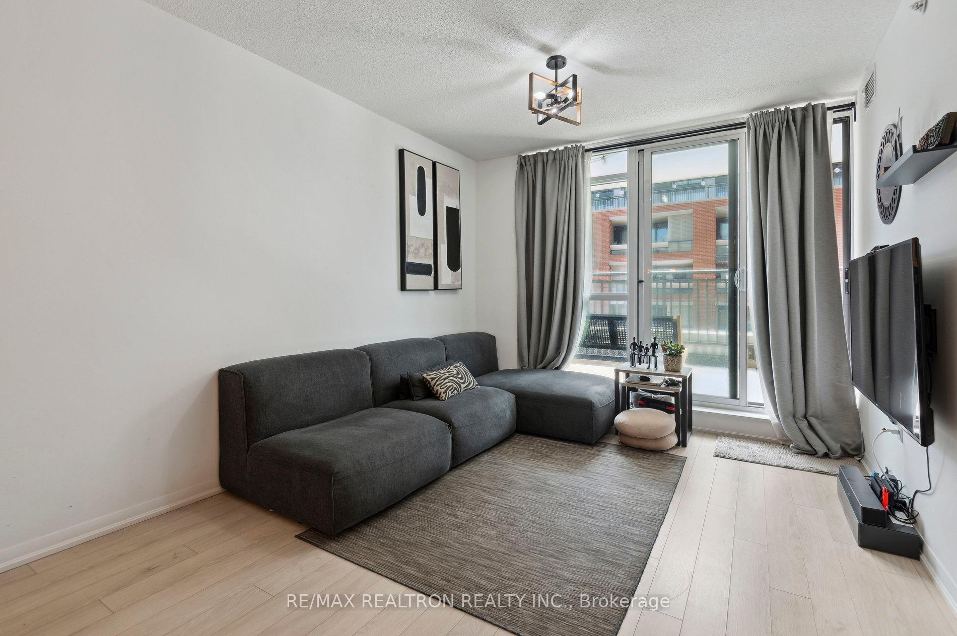 2 Bedrooms Condo at 3091 Dufferin, Toronto For sale
