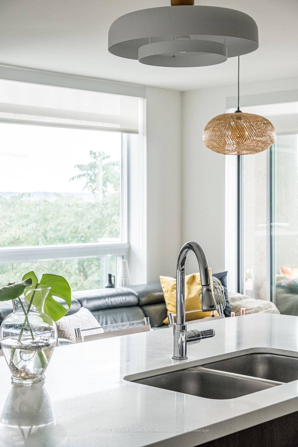 2 Bedrooms Condo at 467 Charlton, Hamilton For sale