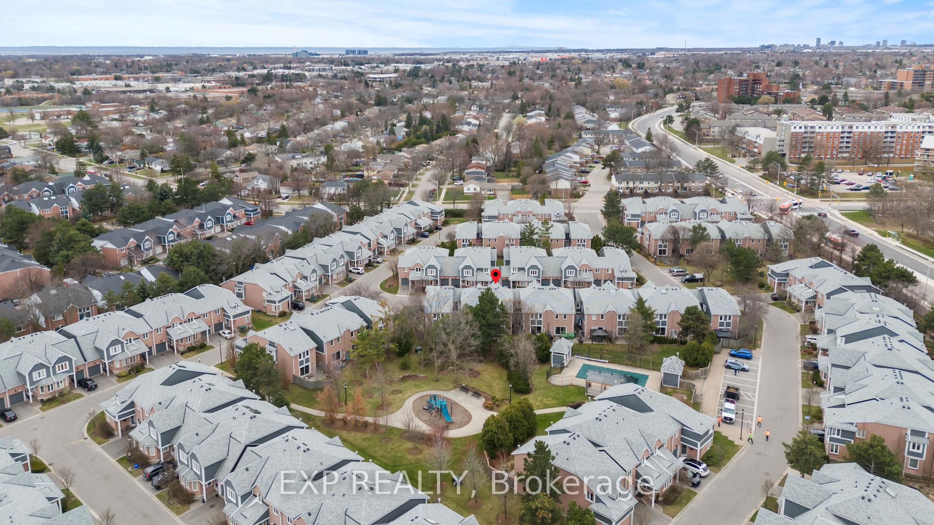 3 Bedrooms Condo at 2205 South Millway,  Mississauga For sale