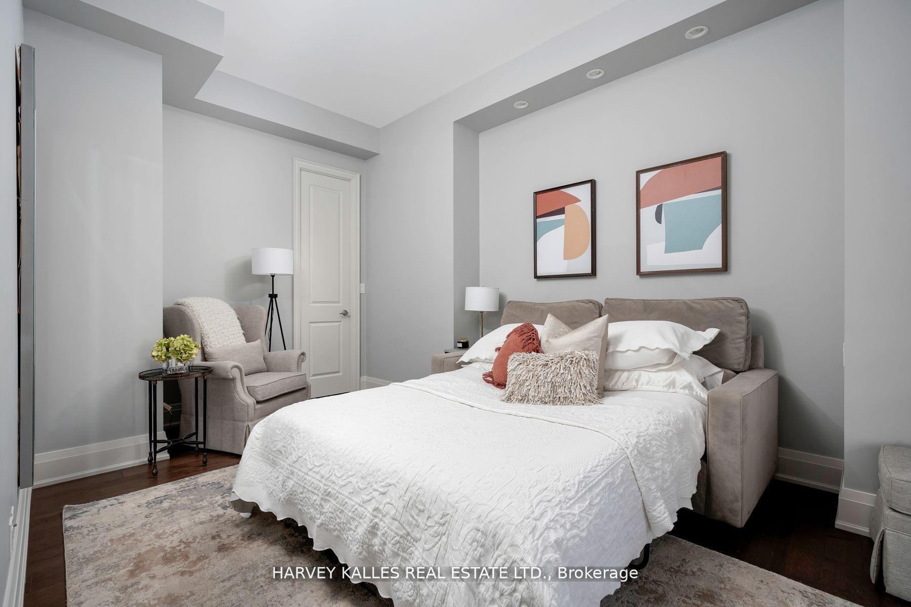 3 Bedrooms Condo at 35 Hayden, Toronto For sale