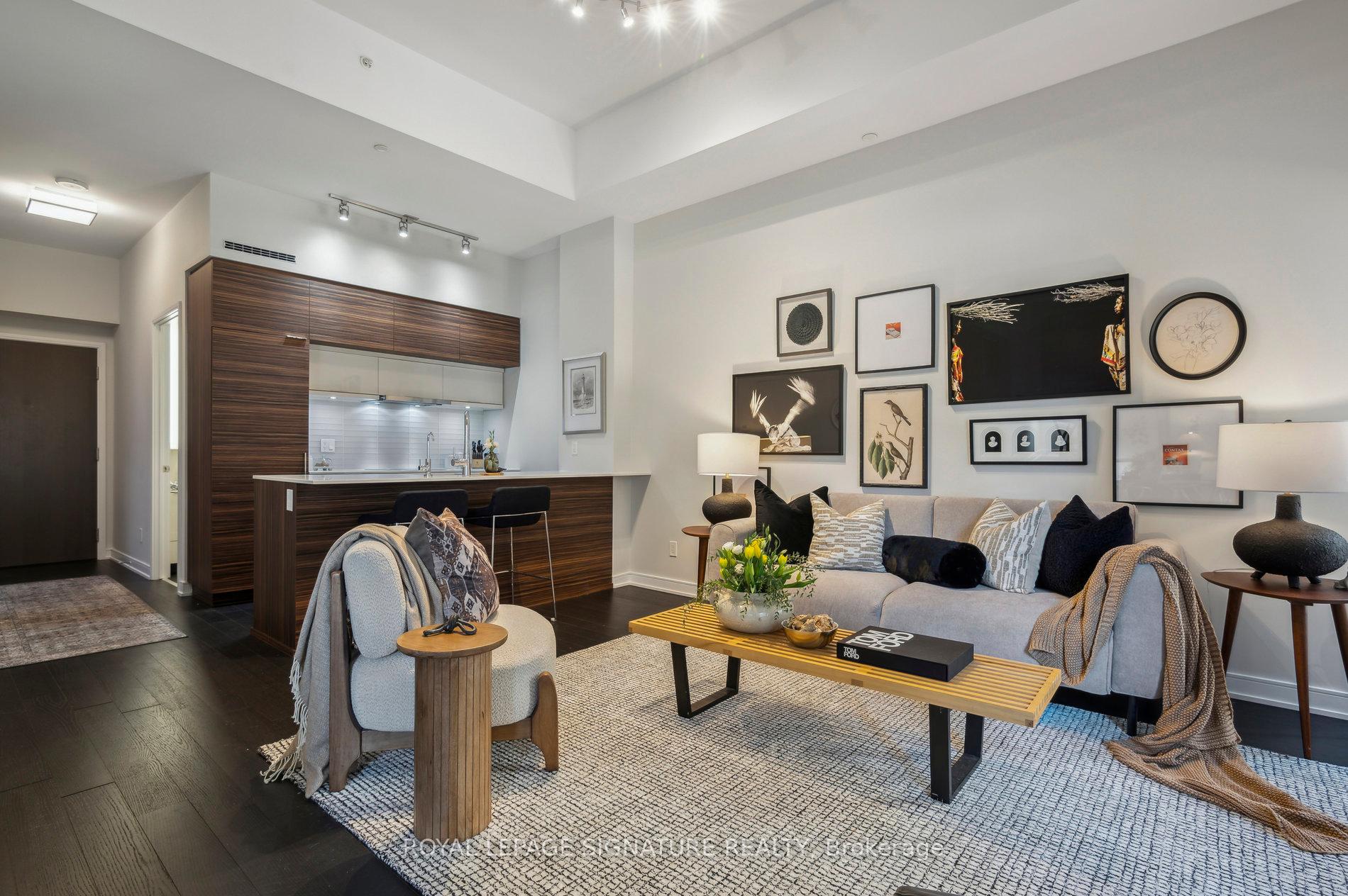 2 Bedrooms Condo at 88 Scott, Toronto For sale