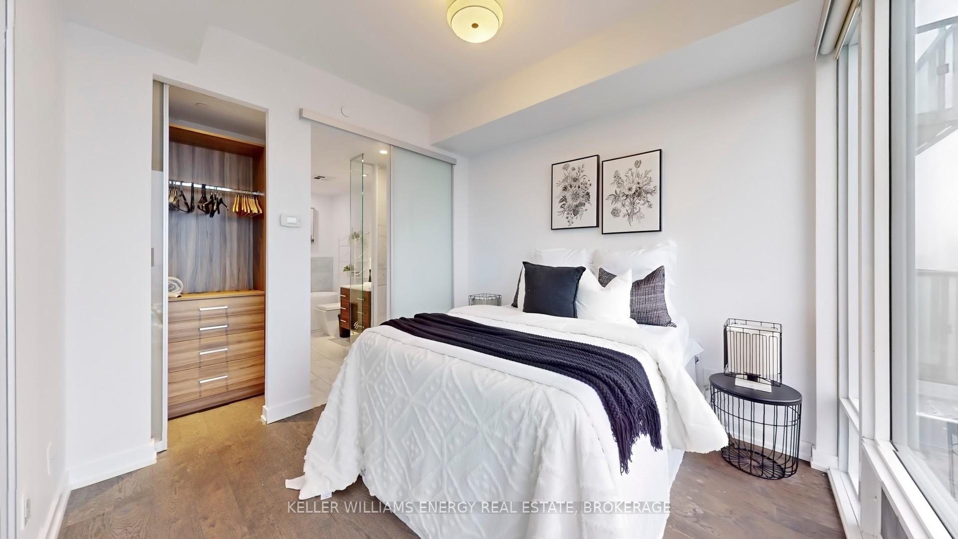 3 Bedrooms Condo at 488 University, Toronto For sale