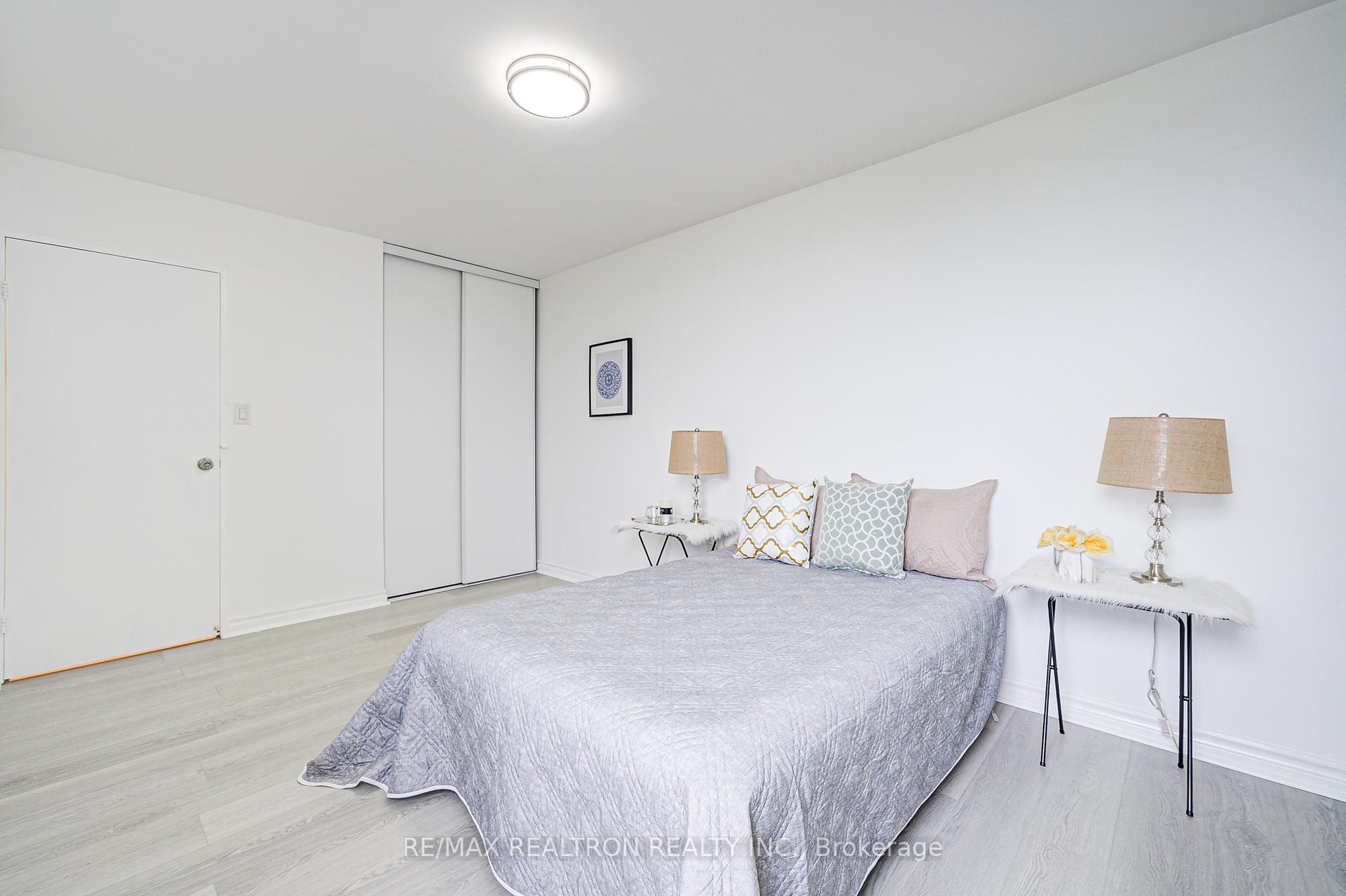 2 Bedrooms Condo at 5 Massey, Toronto For sale