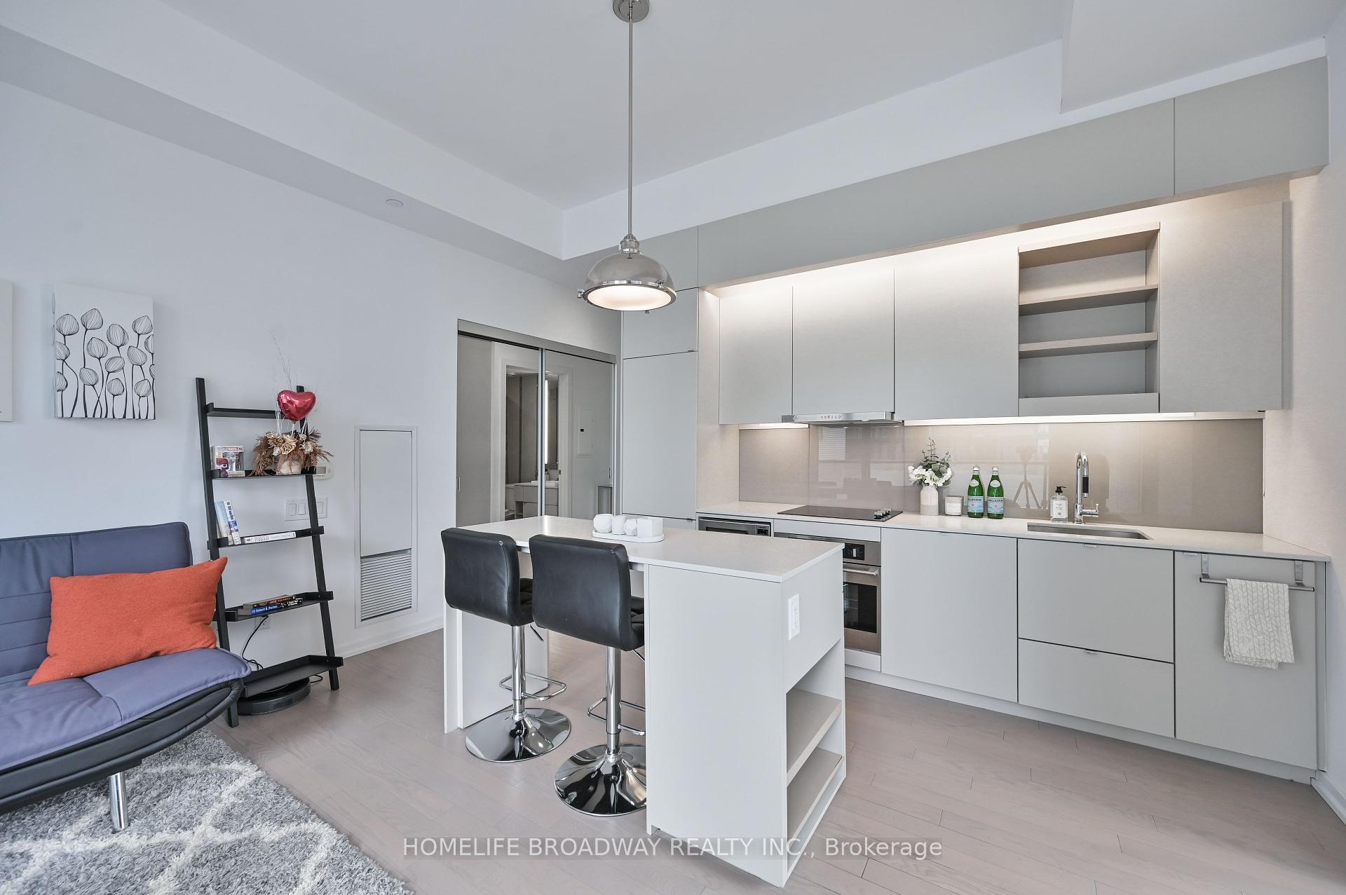 2 Bedrooms Condo at 101 Peter, Toronto For sale