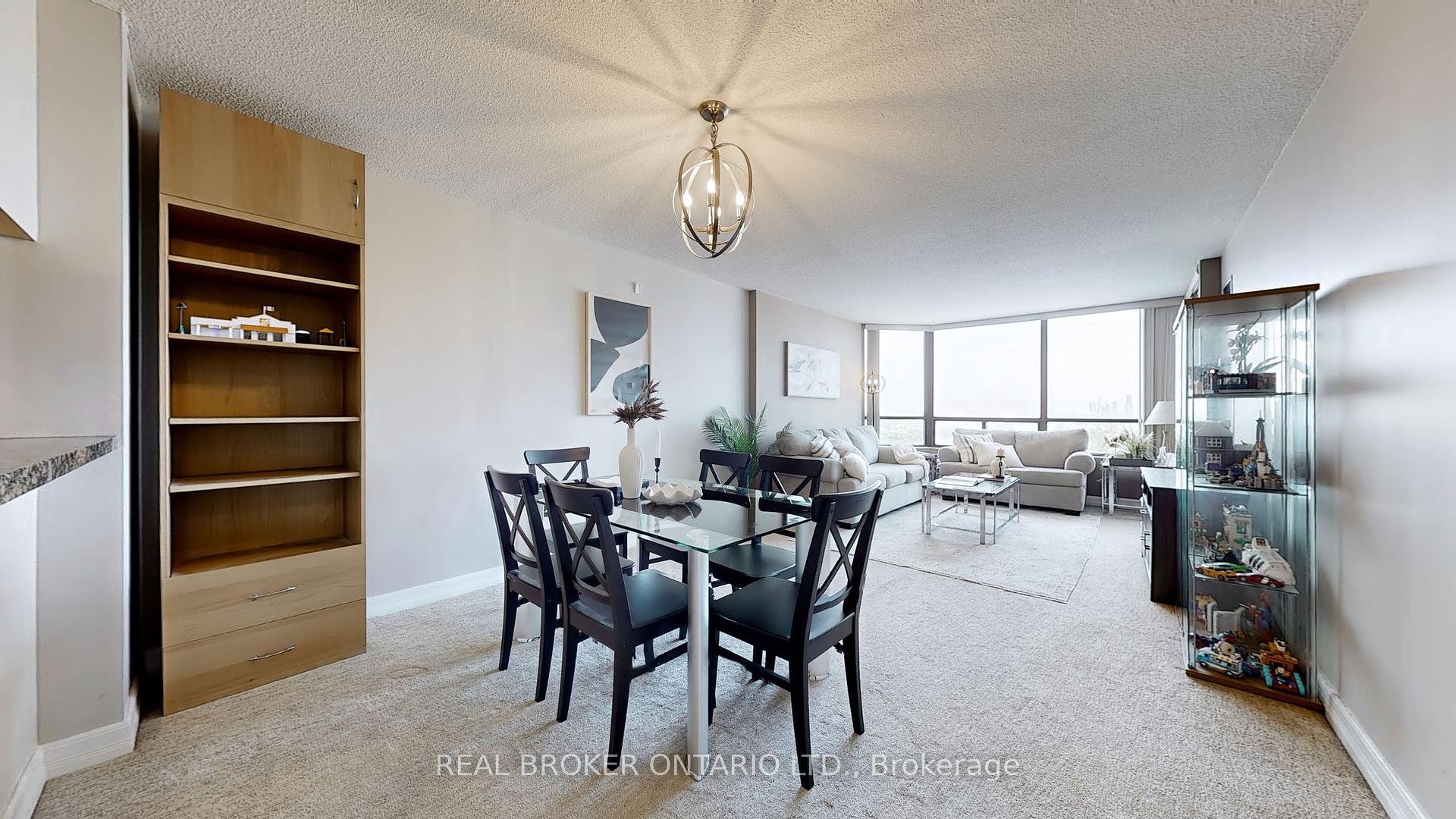 2 Bedrooms Condo at 7440 Bathurst, Vaughan For sale