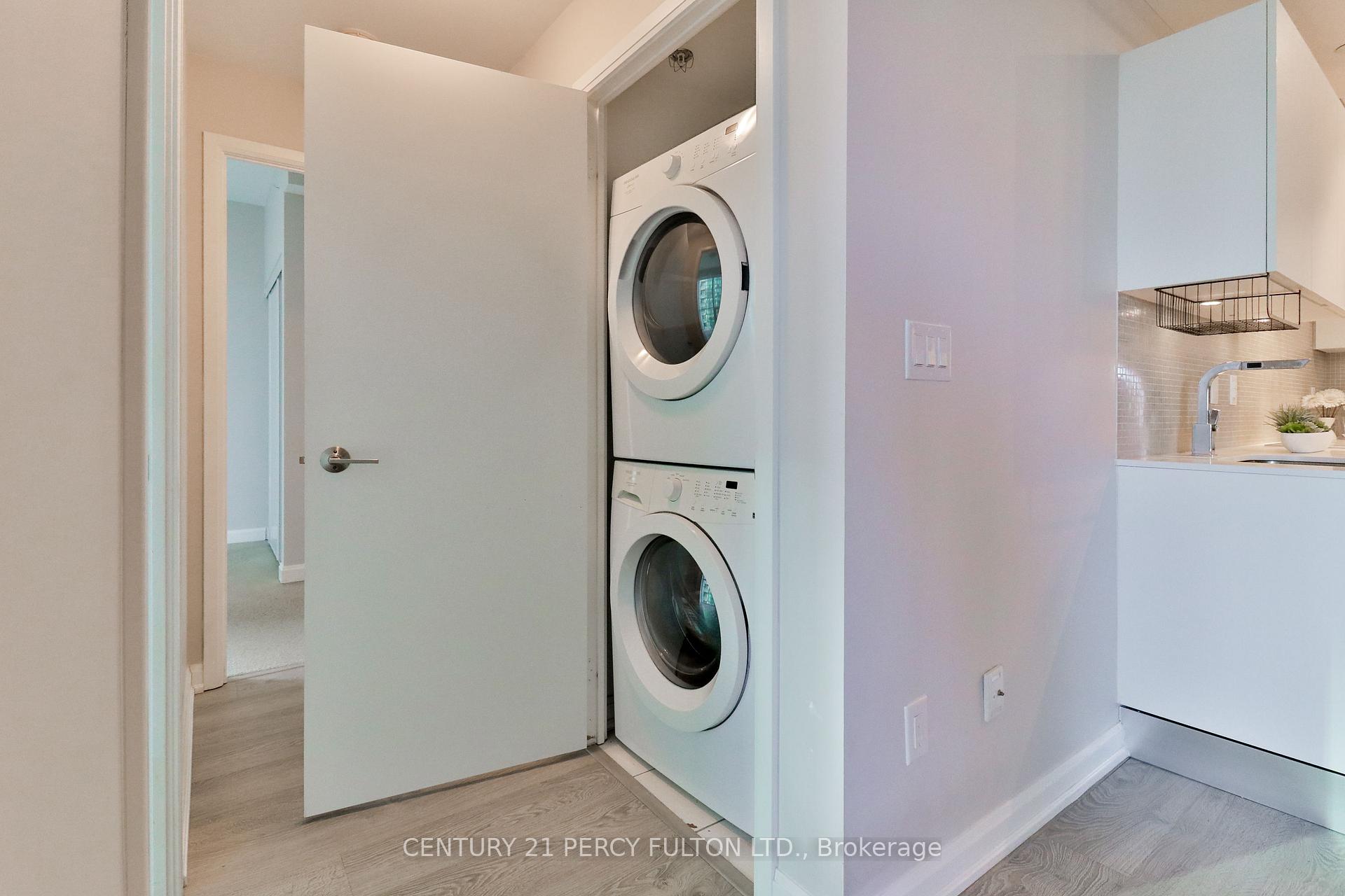 2 Bedrooms Condo at 9 Bogert, Toronto For sale
