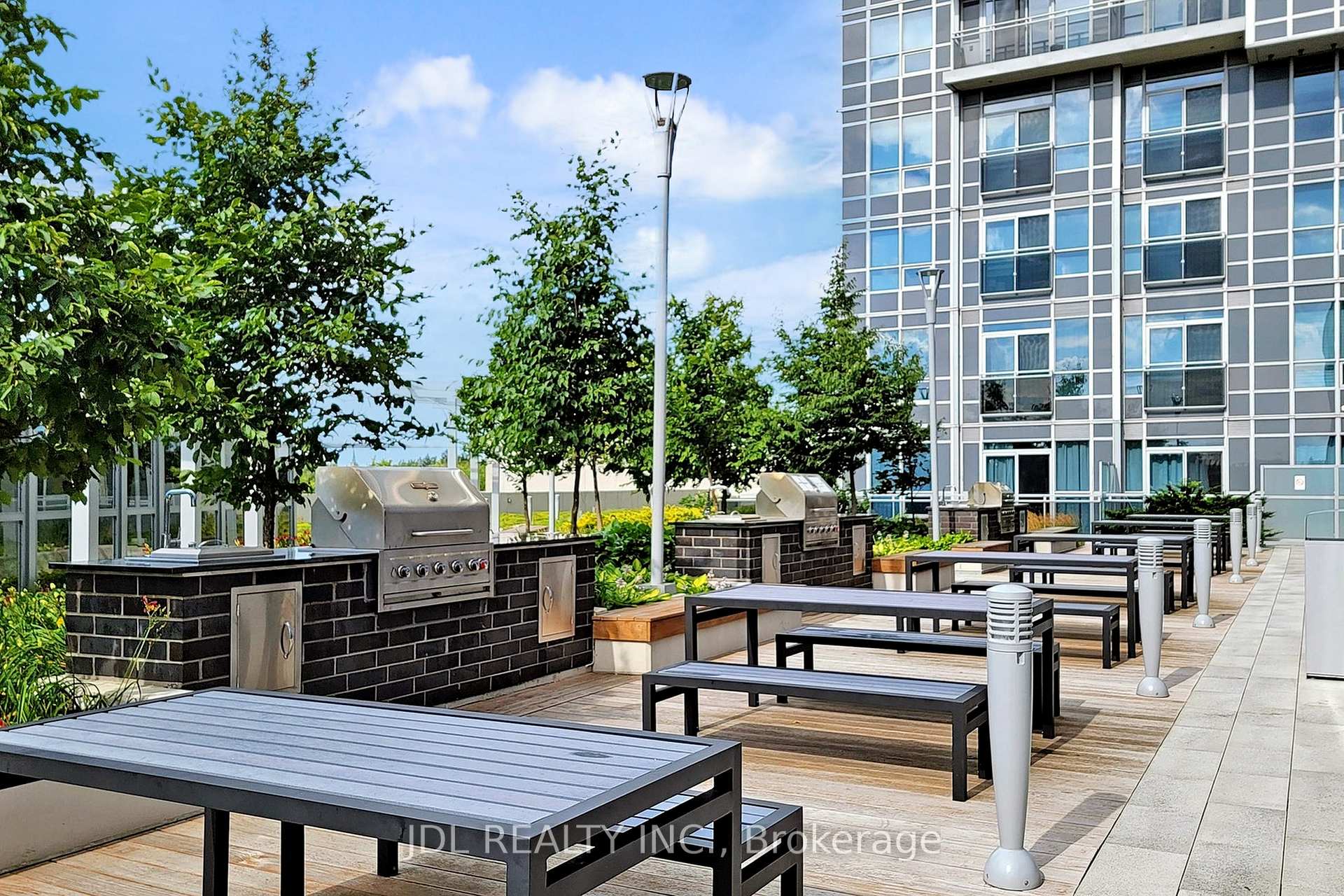 2 Bedrooms Condo at 255 Village Green, Toronto For sale
