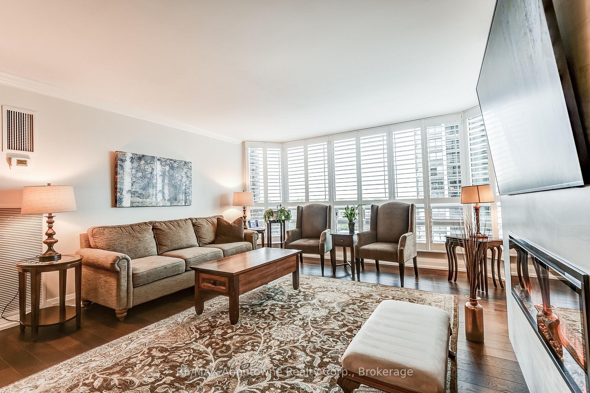 2 Bedrooms Condo at 2180 Marine, Oakville For sale