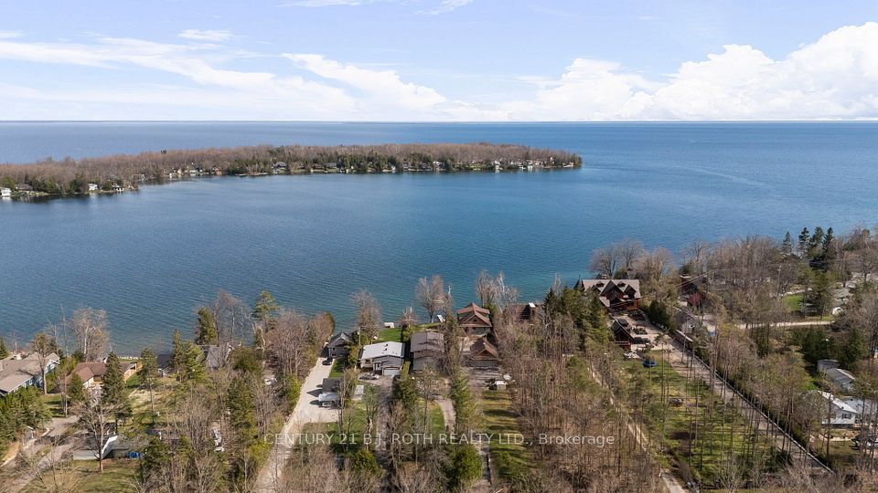 2679 Lakeshore
