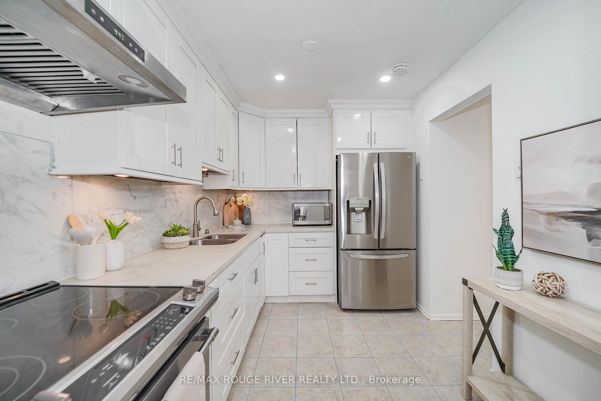 3 Bedrooms Condo at 100 Bridletowne, Toronto For sale