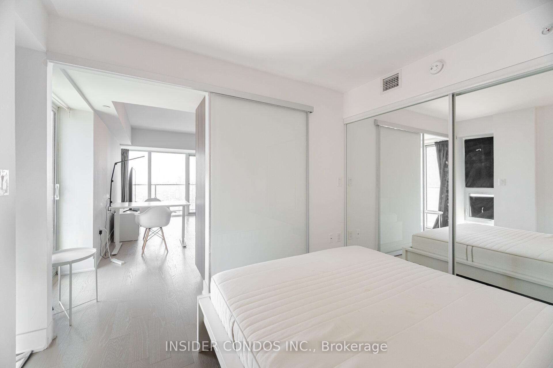 2 Bedrooms Condo at 955 Bay, Toronto For sale