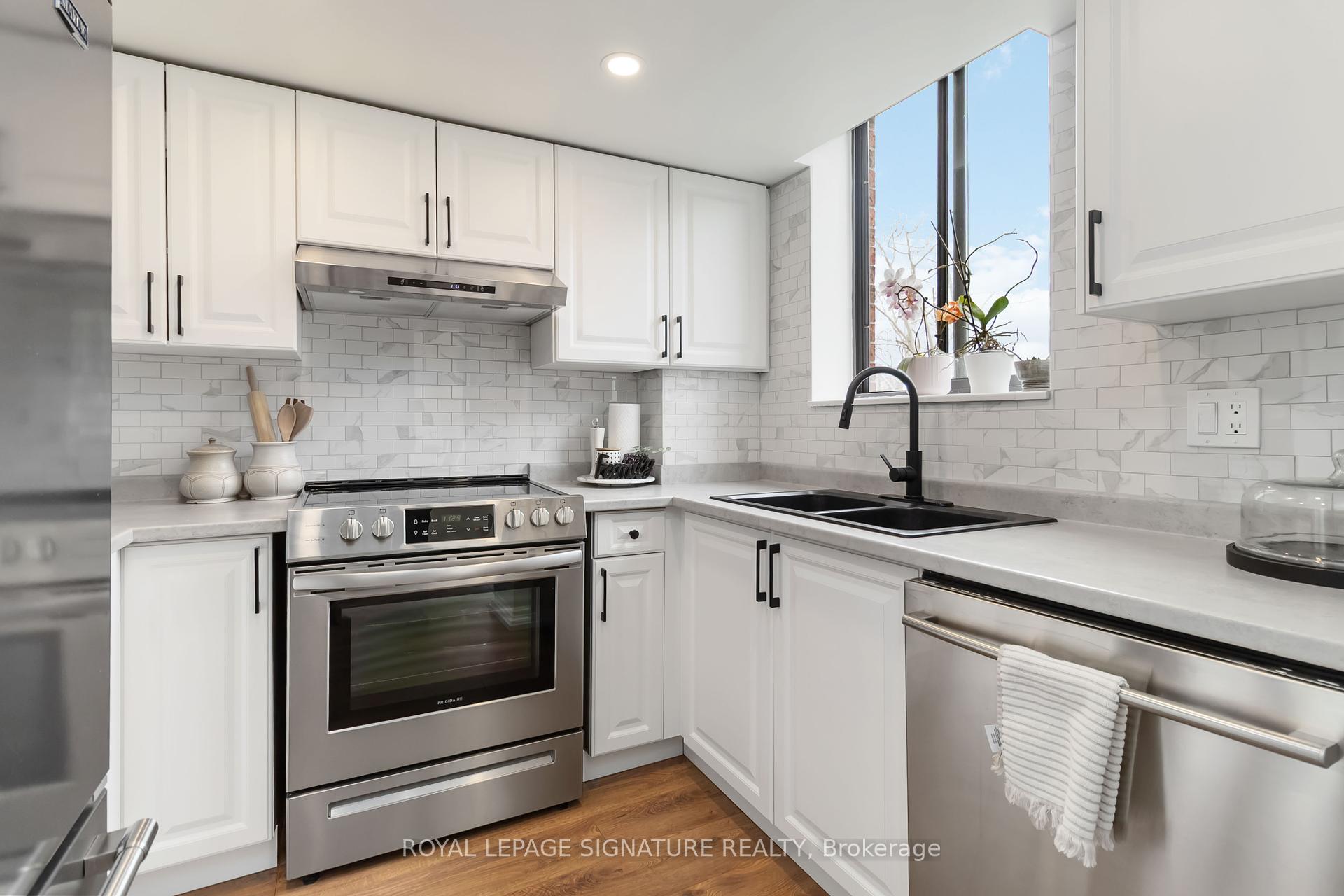 2 Bedrooms Condo at 1230 Marlborough, Oakville For sale