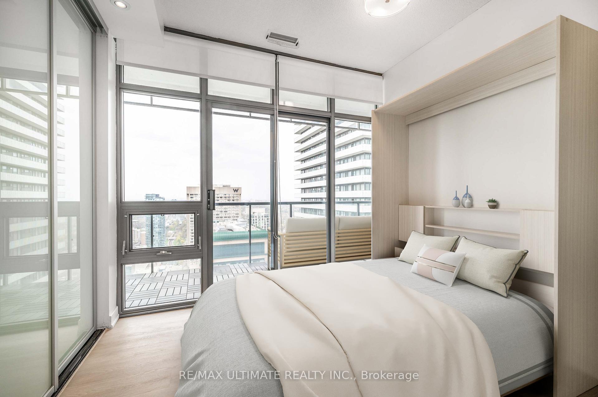 2 Bedrooms Condo at 33 Charles, Toronto For sale