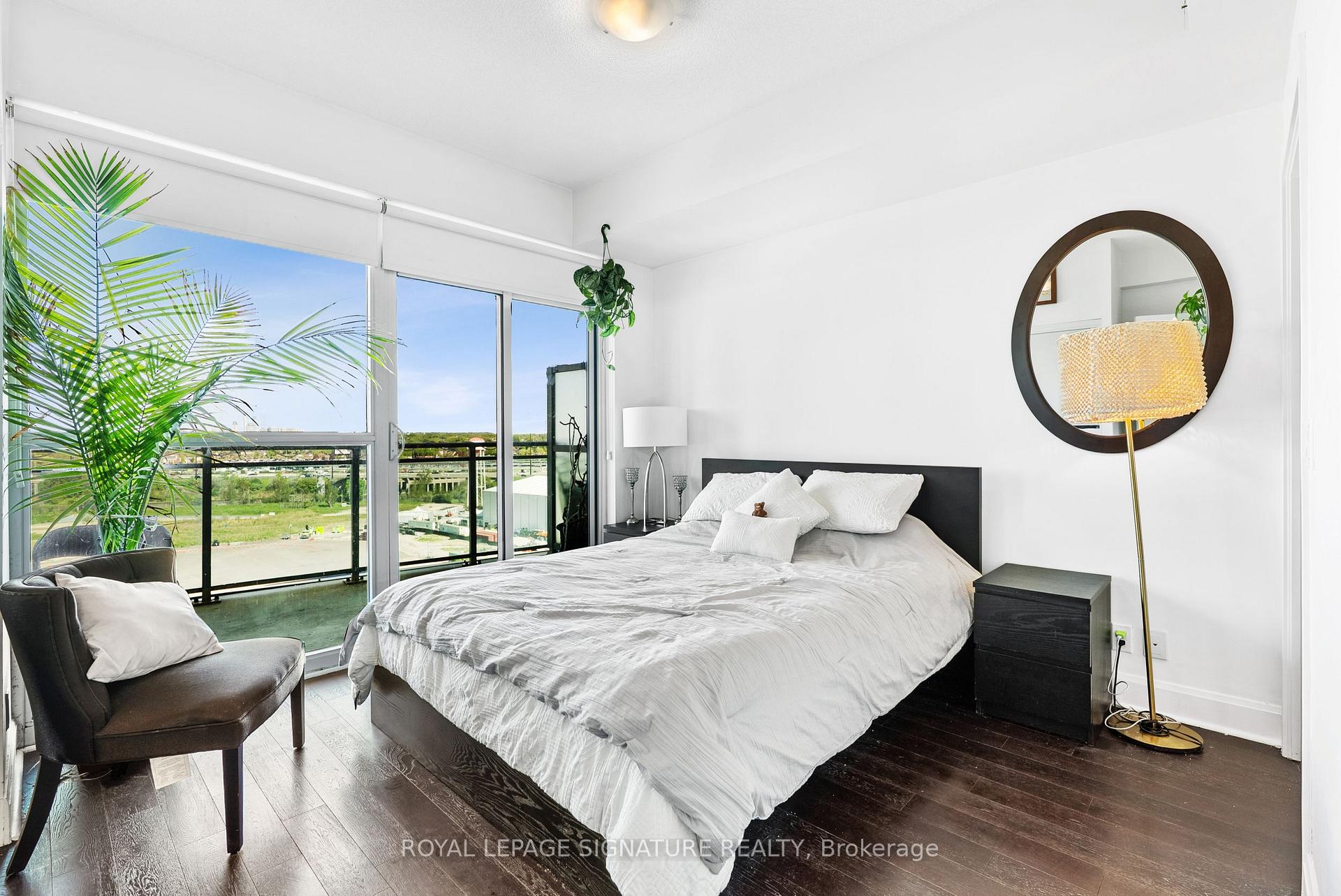 2 Bedrooms Condo at 33 Shore Breeze, Toronto For sale