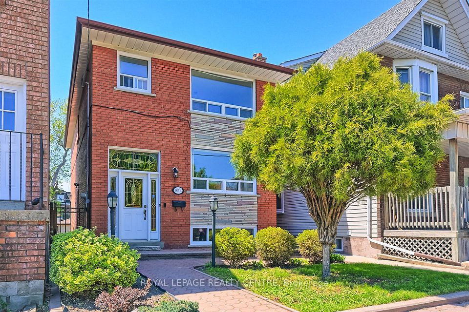 852 Ossington