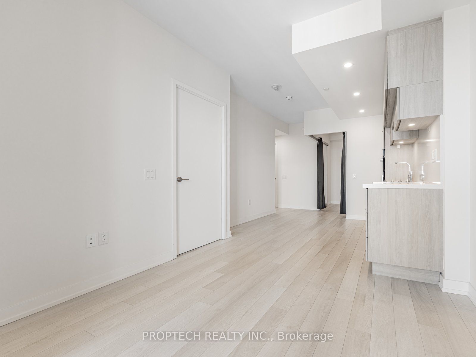 39 Roehampton Avenue, #4201