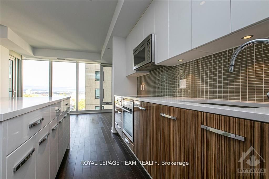 111 Champagne Avenue S, #906