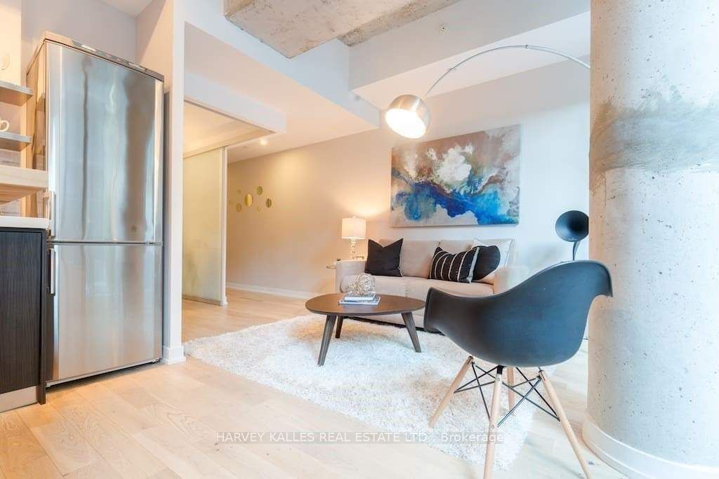 461 Adelaide Street W 106