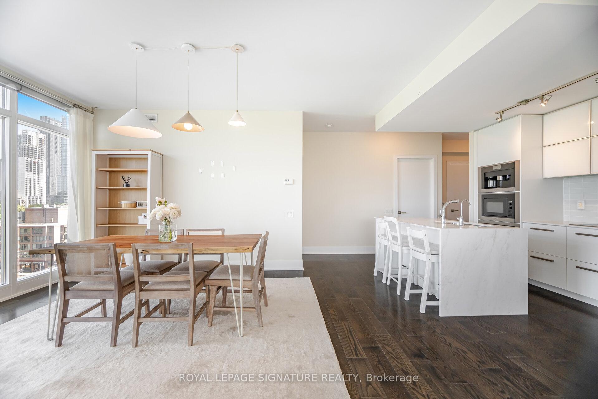 2 Bedrooms Condo at 170 Avenue, Toronto For sale