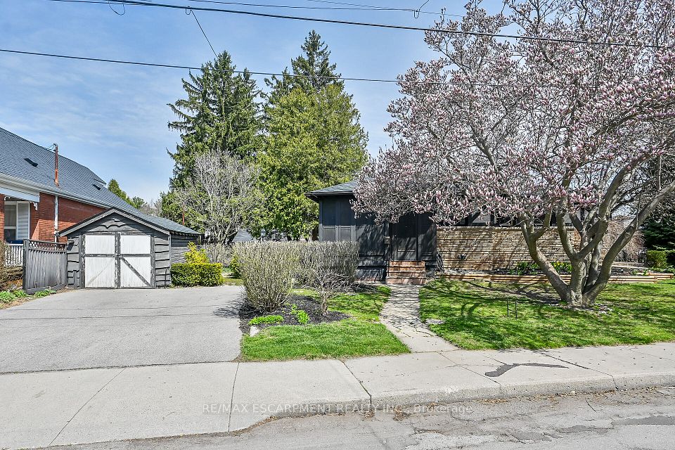 42 NEWTON Avenue, Hamilton, ON L8S 1V7