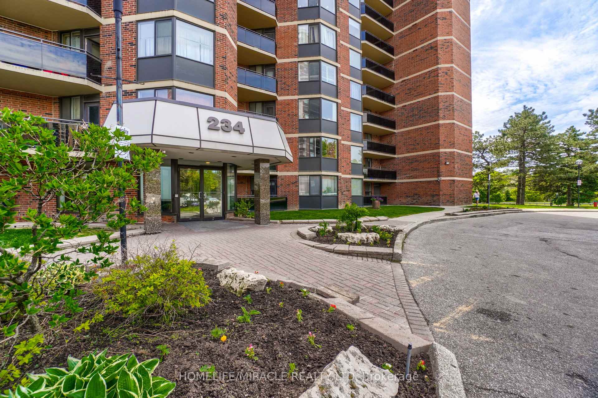 3 Bedrooms Condo at 234 Albion, Toronto For sale