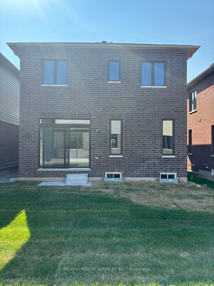 44 Prudhoe Terrace, Barrie, ON L9S 2Z8