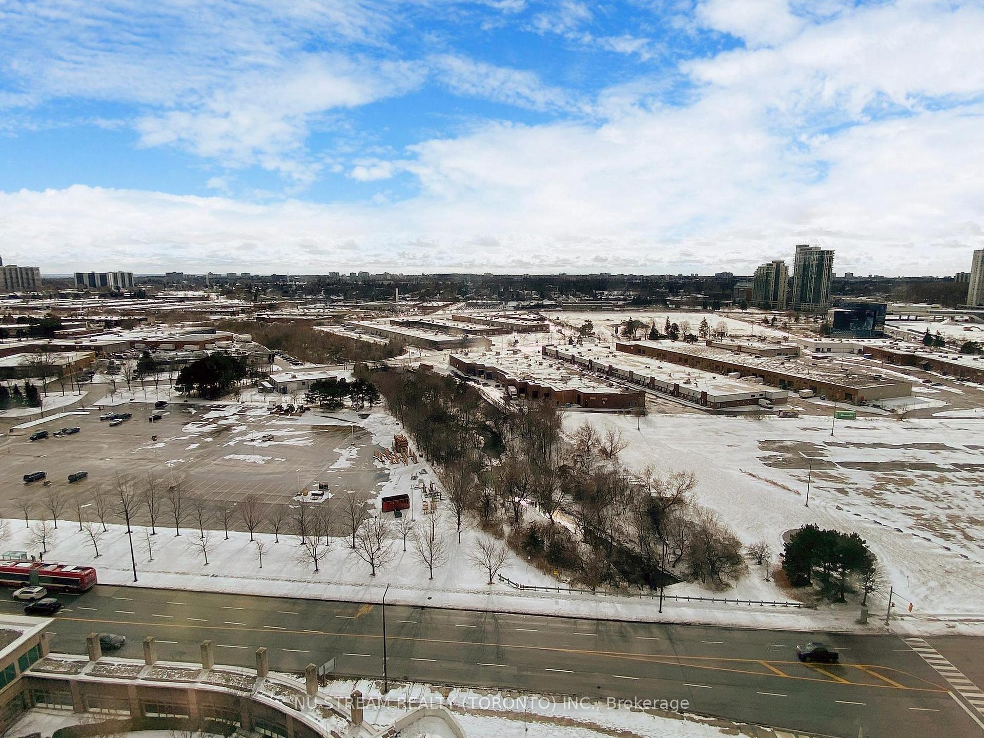 2 Bedrooms Condo at 18 Lee Centre,  Toronto For sale
