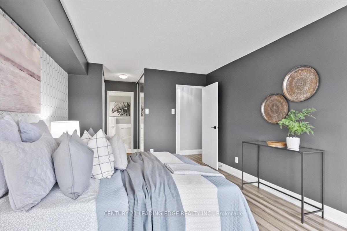 3 Bedrooms Condo at 131 TORRESDALE,  Toronto For sale
