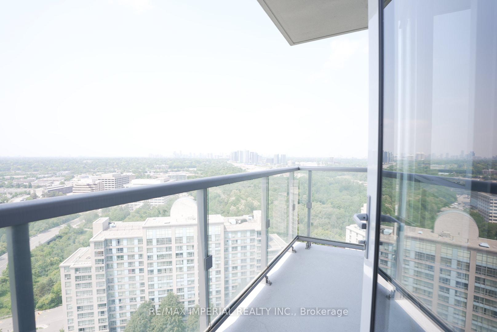 2 Bedrooms Condo at 18 Graydon Hall, Toronto For sale