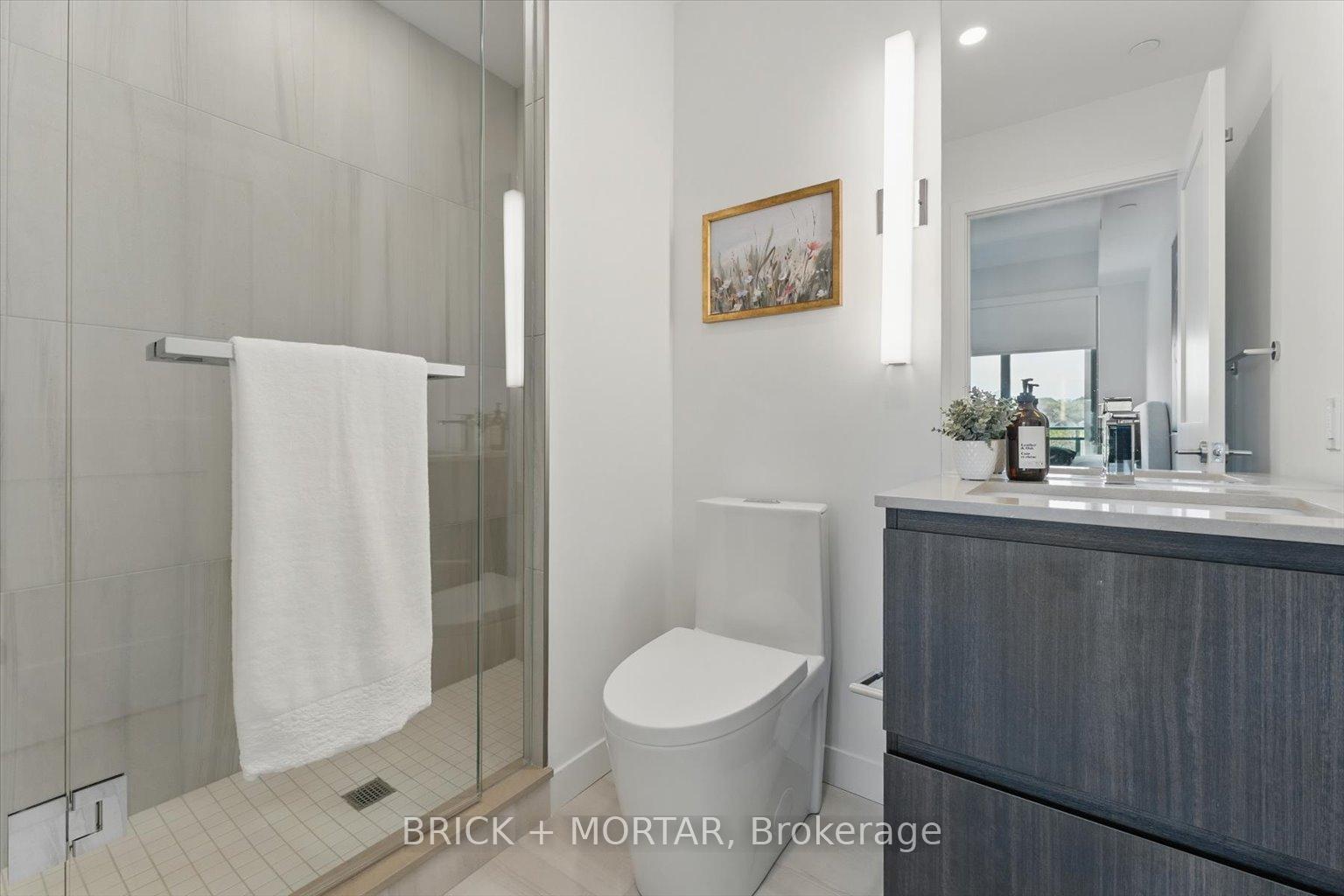 2 Bedrooms Condo at 1 Hillsdale, Toronto For sale