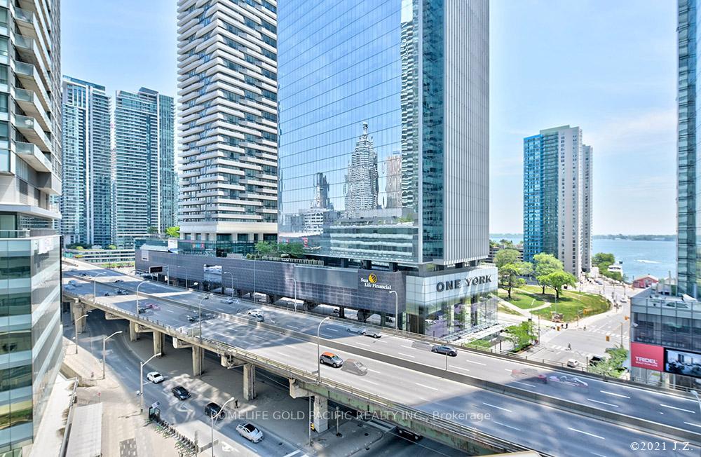 3 Bedrooms Condo at 14 York, Toronto For sale