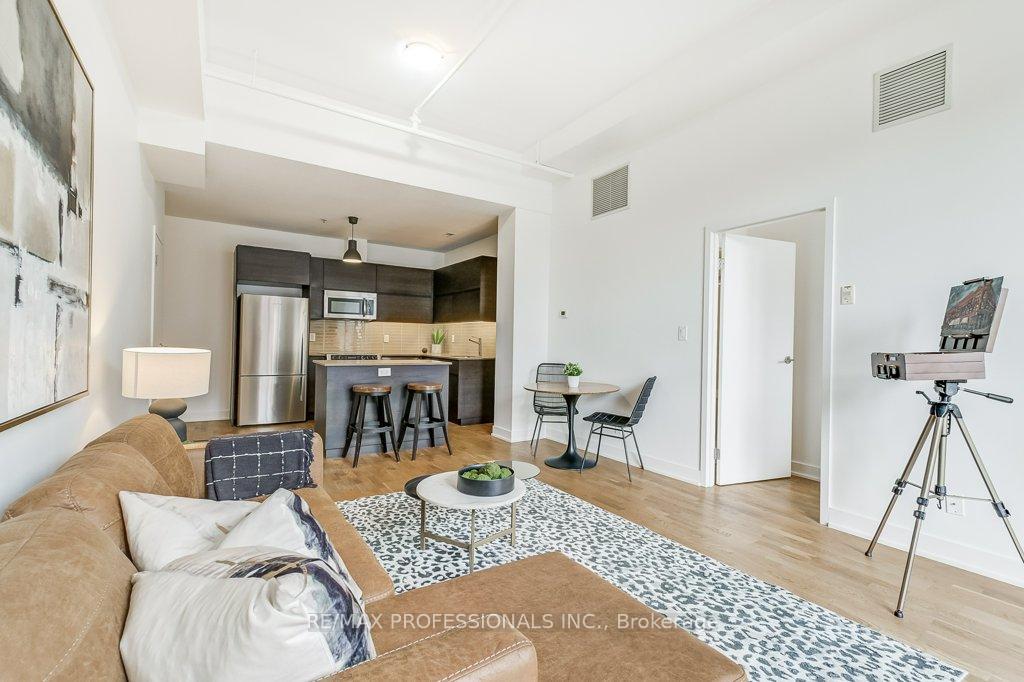 2 Bedrooms Condo at 152 Annette,  Toronto For sale