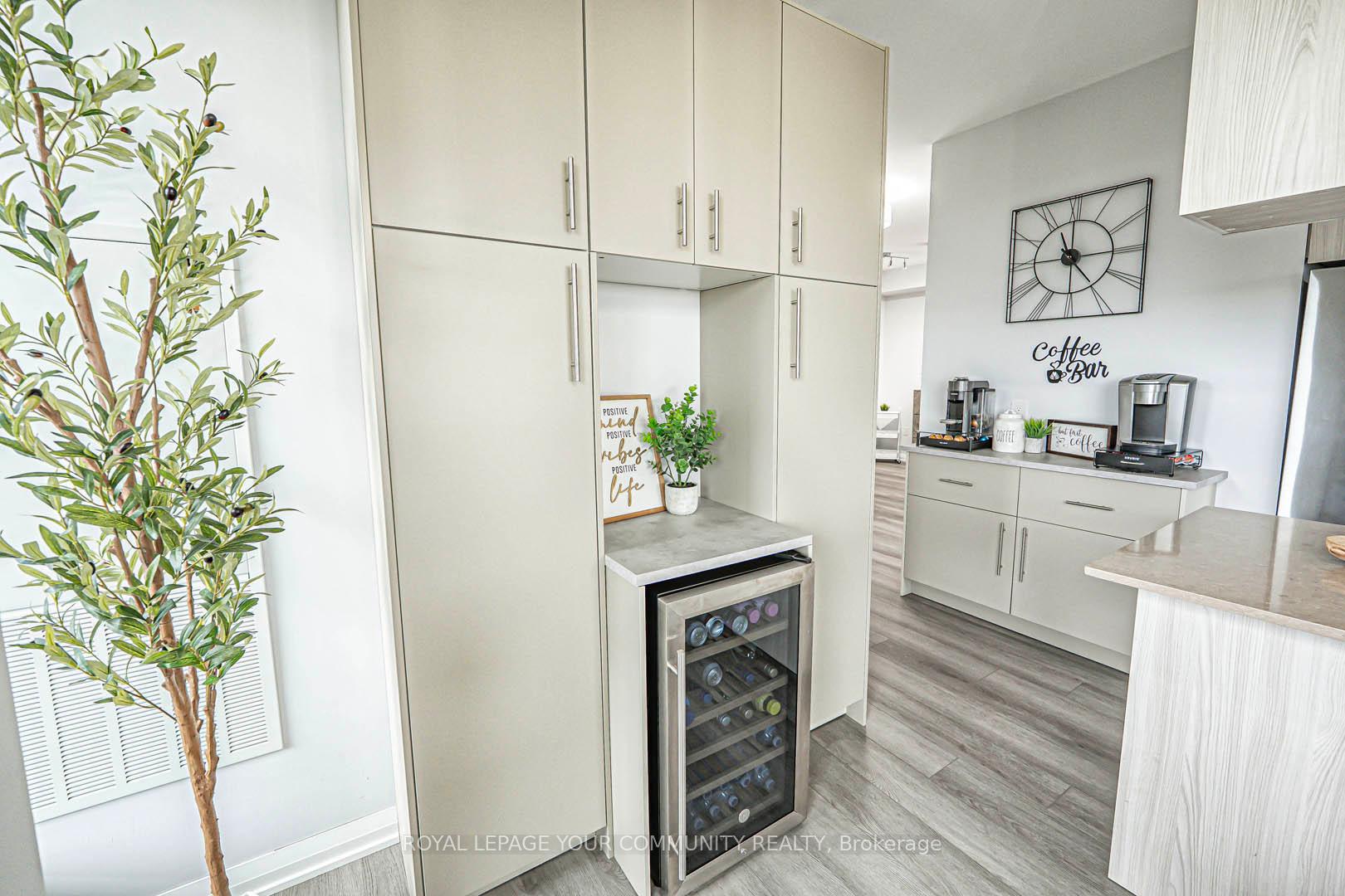 3 Bedrooms Condo at 99 EAGLE ROCK, Vaughan For sale