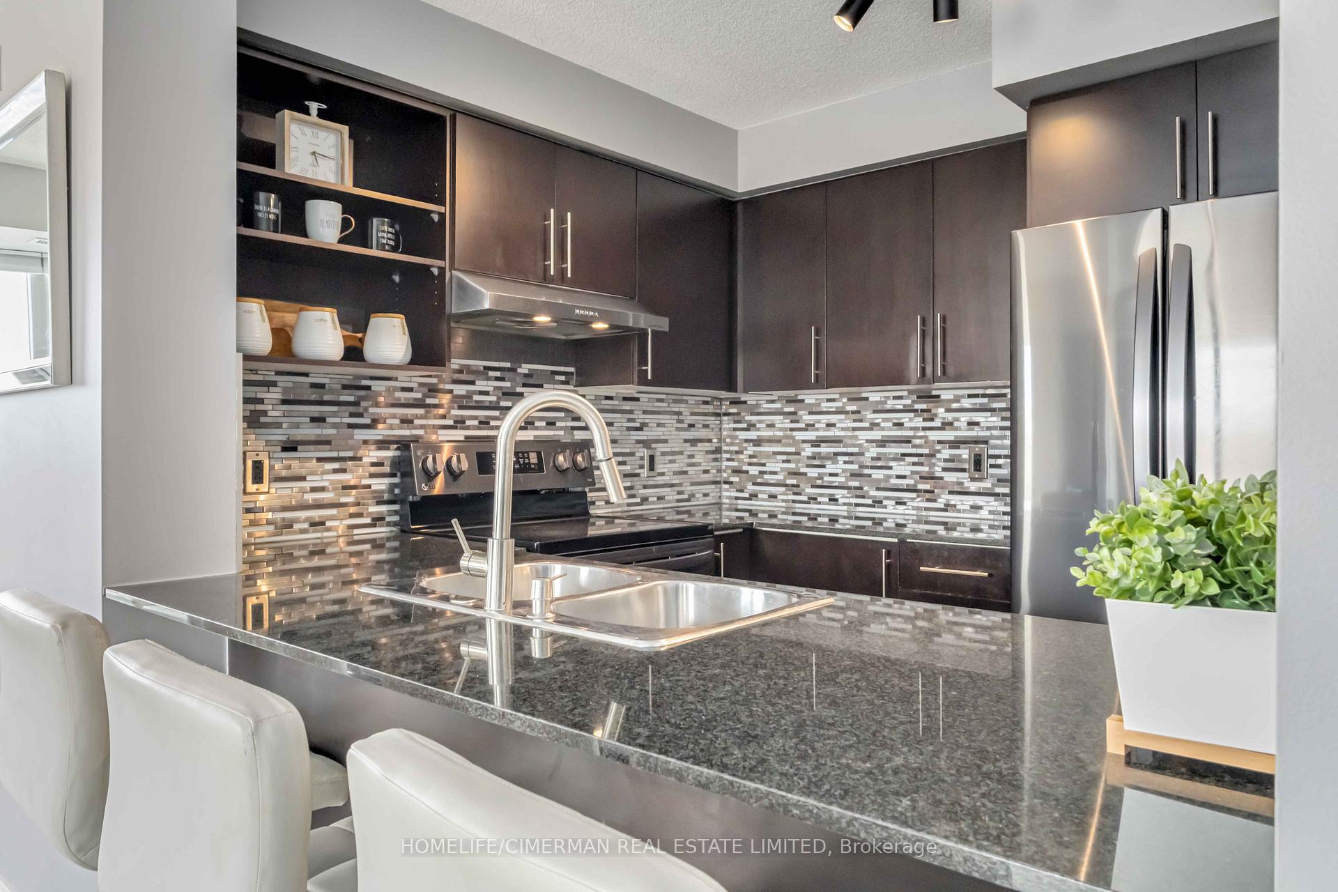 3 Bedrooms Condo at 120 Dallimore, Toronto For sale