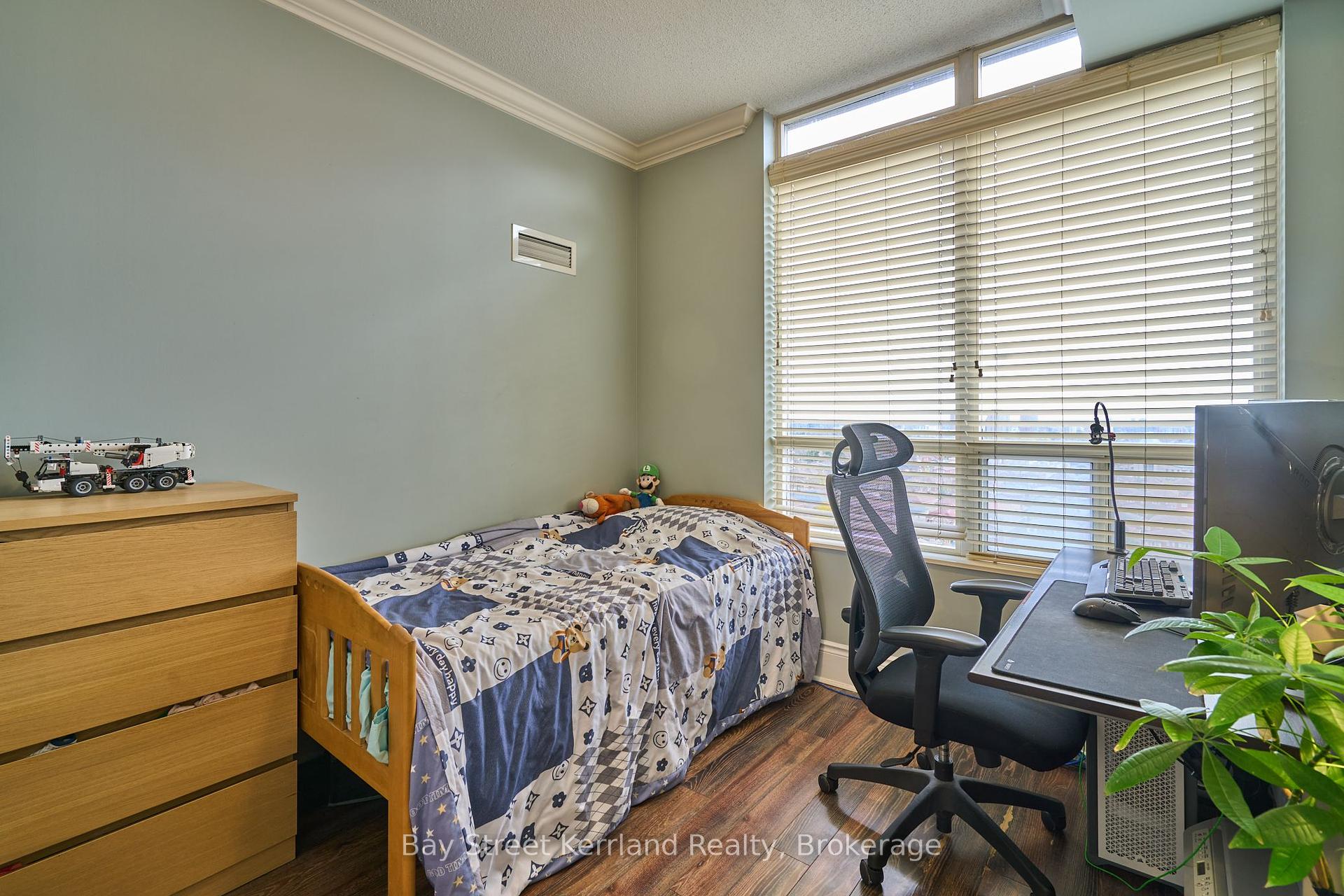 2 Bedrooms Condo at 3880 Duke Of York,  Mississauga For sale